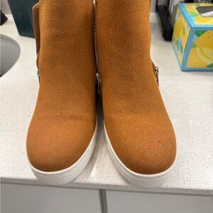Stylish Tan Suede Ankle Boots with Zippers